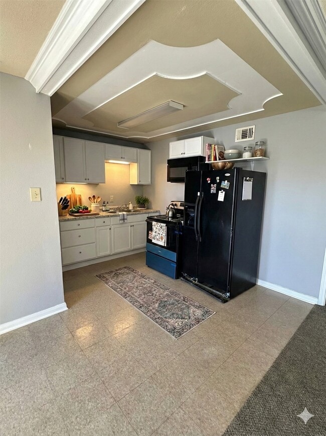 Building Photo - 516 Holiday Dr