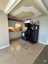 Building Photo - 516 Holiday Dr