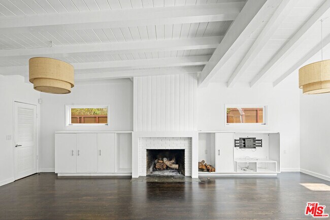 Foto del edificio - 546 E Rustic Rd