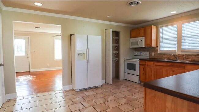 Foto del edificio - 1352 King Mill Pike