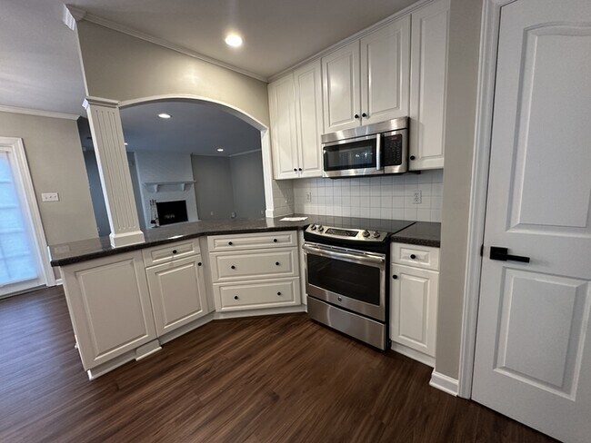 Foto del edificio - Stunning 4 bedroom 2.5 Bath in Cameron Woods!