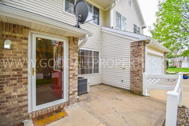 Foto del edificio - 2 Bedroom 2 Bath Townhome In West DesMoines