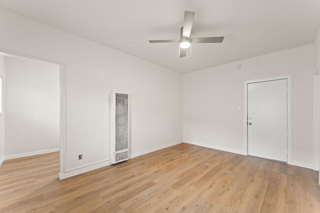 Building Photo - 182 W Vernon Ave