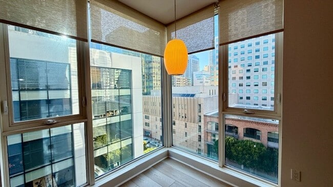 Building Photo - 2BR 2BA @ The BLU in SOMA/South Beach -AMSI
