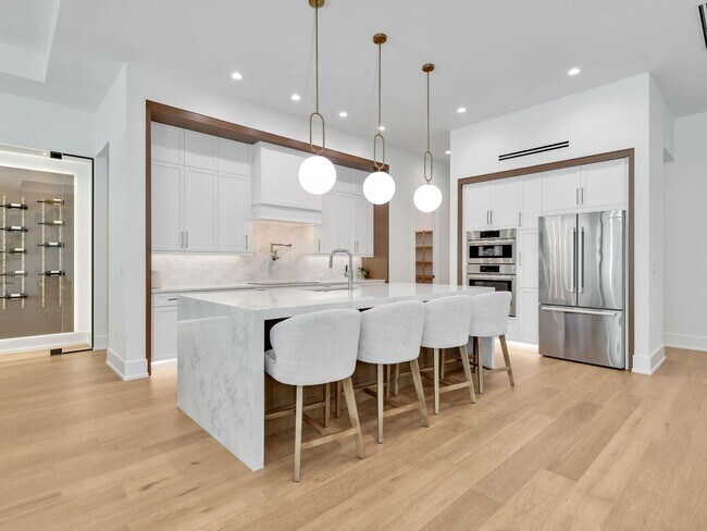 Foto del edificio - Brand-new contemporary estate on 2.27 private acres
