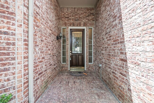 Building Photo - 5526 Darschelle Dr
