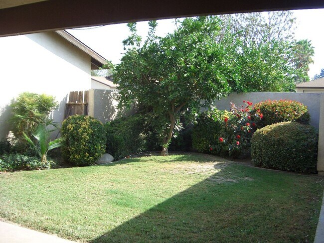 Building Photo - SPECIAL $2375.00 MOVES IN!!! Application P...