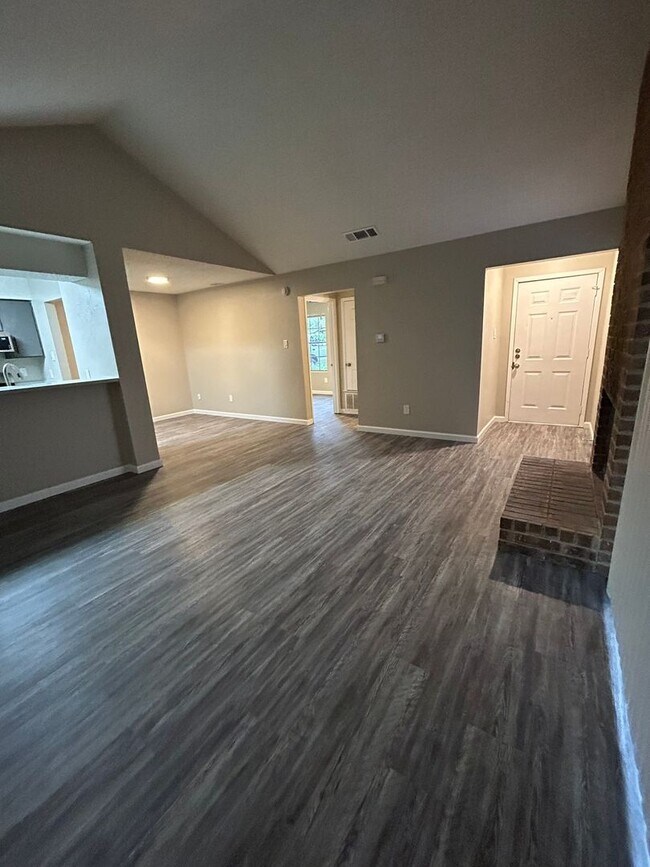 Building Photo - Edens Properties 4 (7002 Ivory Key Ct)