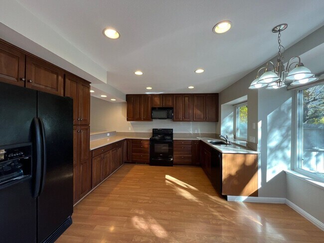 Foto del edificio - 2624 Alpine Creek Rd