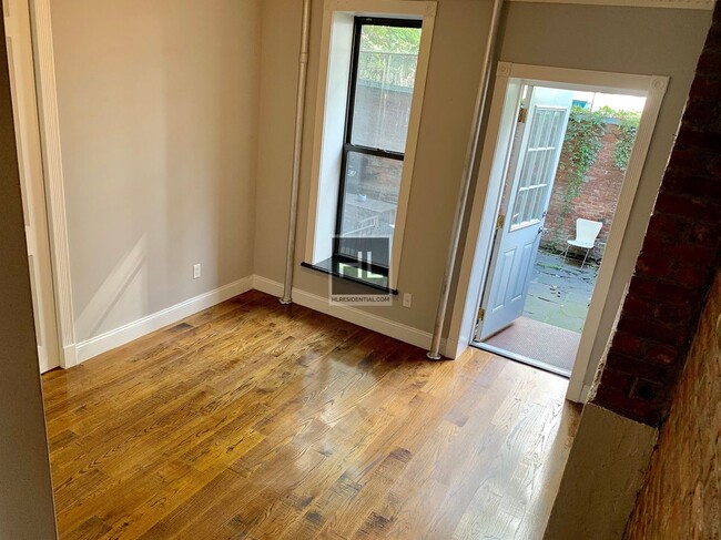 Building Photo - E 6TH ST.