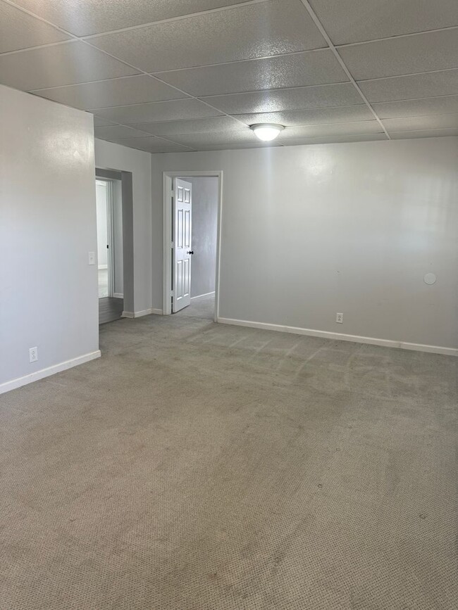 Building Photo - 453 Mooreland Ave