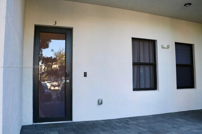 Foto del edificio - 7819 NW 104th Ave