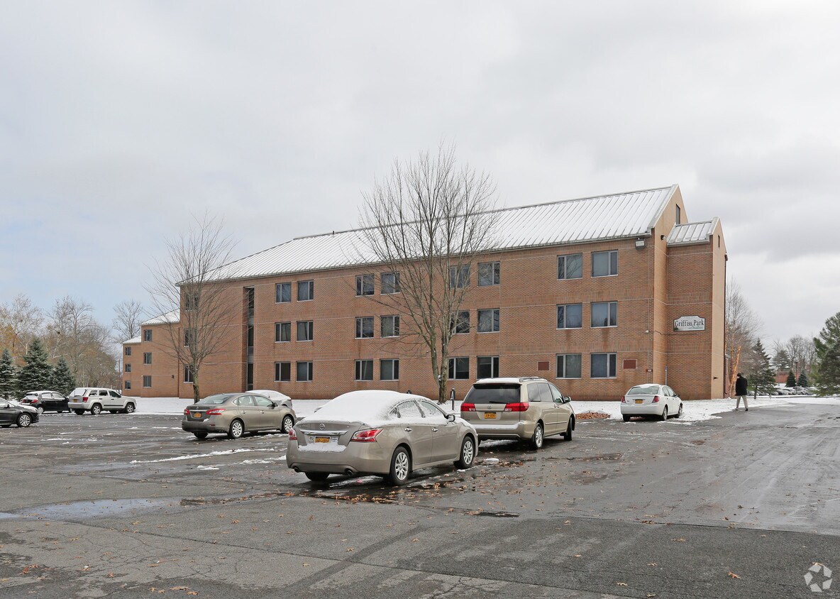 Foto del edificio - Griffiss Park Suites