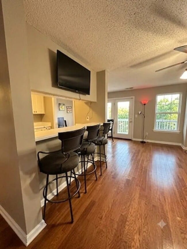Building Photo - 906 Litchfield Way