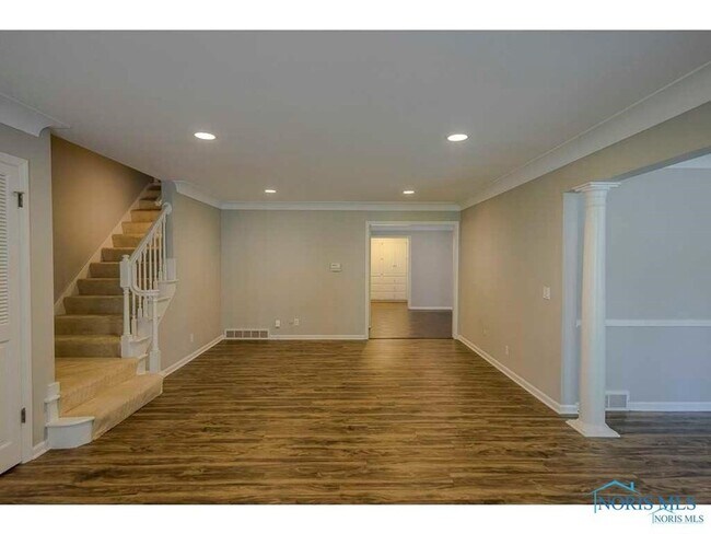 Building Photo - 3783 Hillandale Road Unit 2