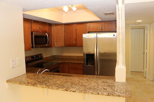 Building Photo - 1526 SE Royal Green Cir