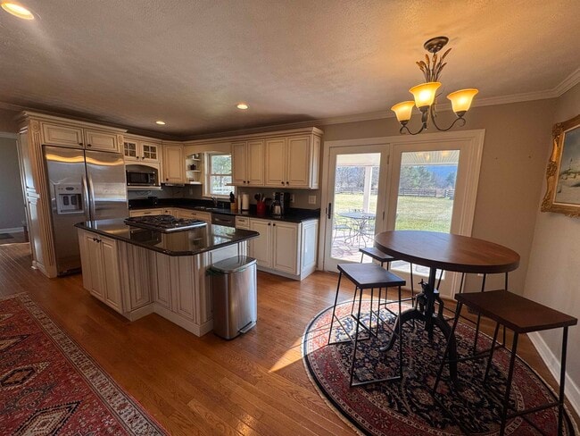 Foto del edificio - 4107 Captain Yancey Rd