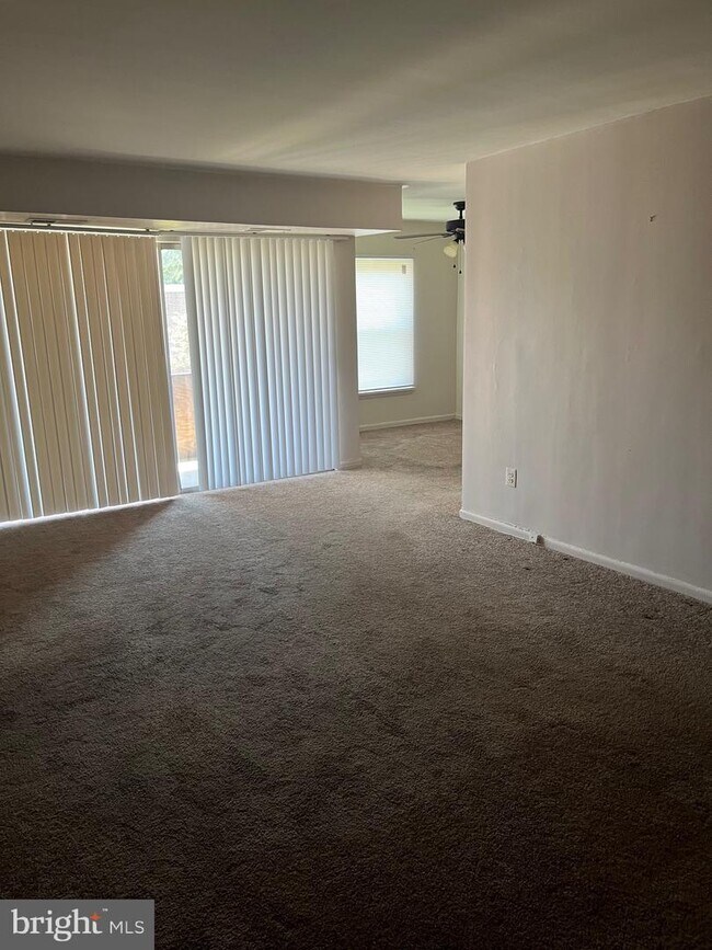 3827 St Barnabas Rd, SuitlandSilver Hill, MD 20746 Apartment for