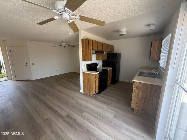 Foto del edificio - 3124 W Mohawk Ln