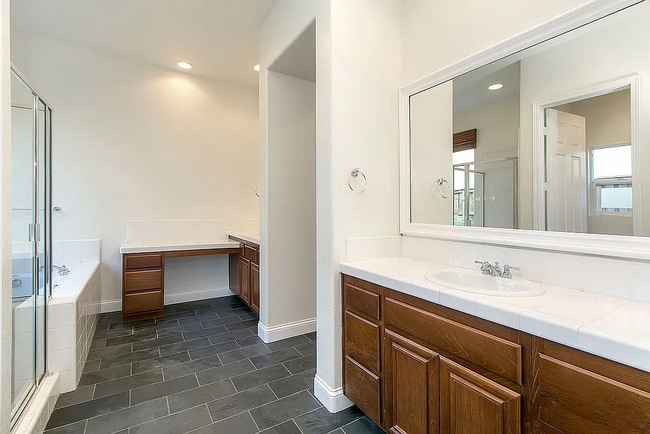 Building Photo - 27067 Sunningdale Way