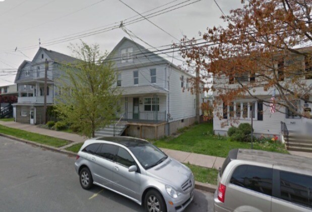 Building Photo - 54 Penn St