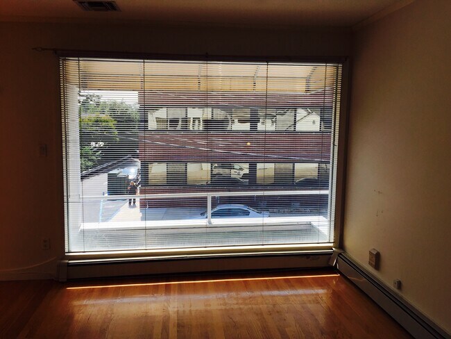 Foto del edificio - 62 Glen Cove Rd