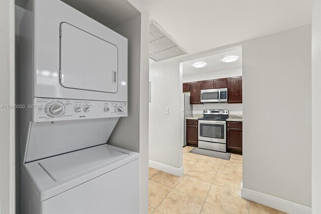 Building Photo - 880 NE 207th Terrace