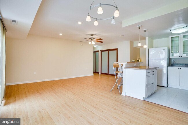 Building Photo - 5250 Valley Forge Dr