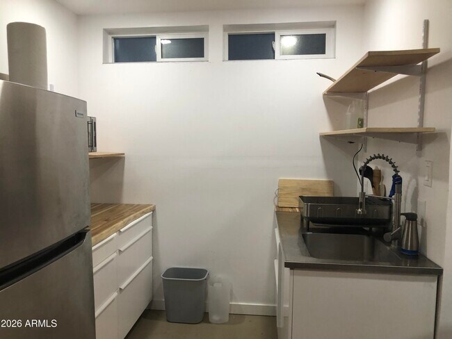Foto del edificio - 705 W 16th St