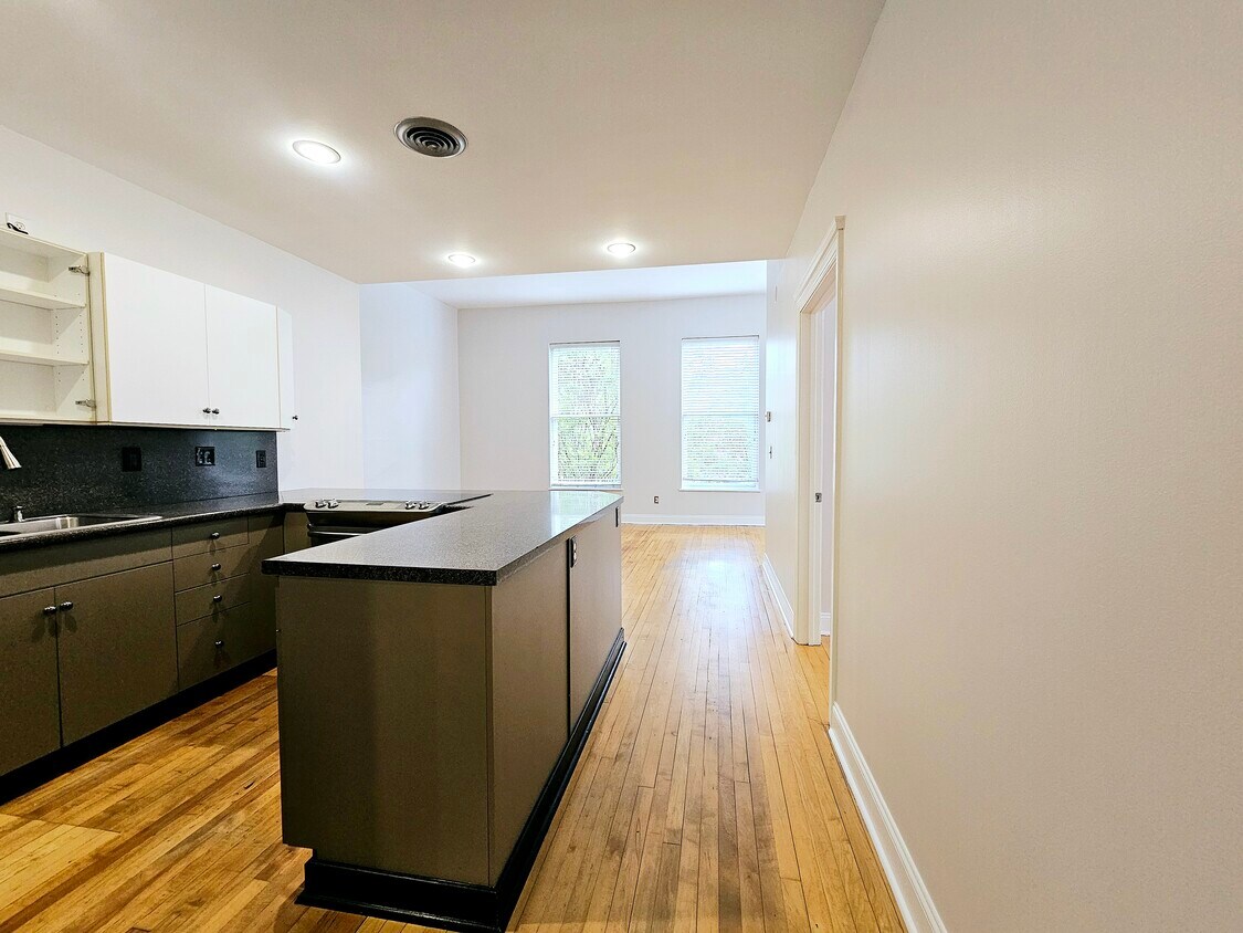 Foto principal - 236 S Elm St