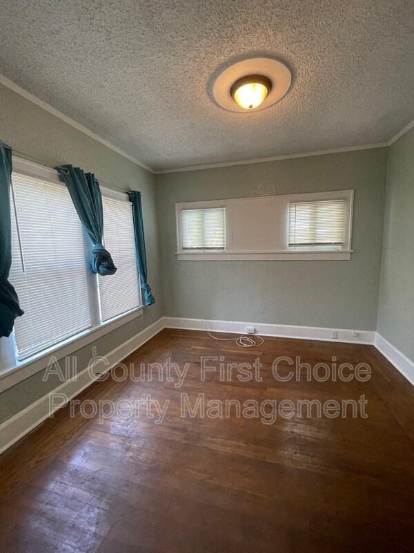Foto del edificio - 1327 James Ave S
