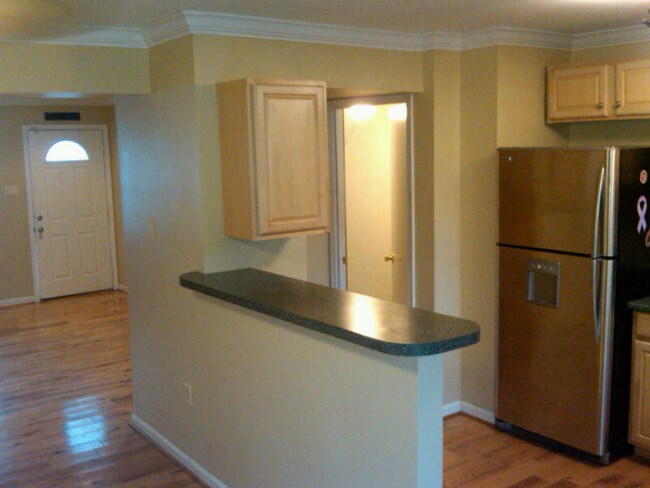 Building Photo - 30 King Charles Cir