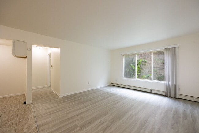 Building Photo - 22330 W Warren Ave