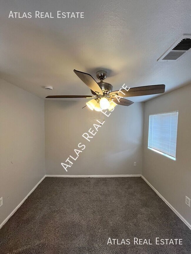 Building Photo - Cozy 2 bedroom home near Southeast Park Hill
