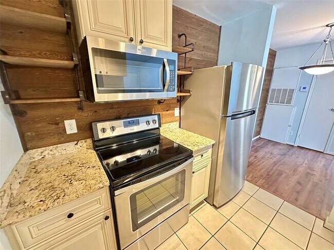 Foto del edificio - 3506 Cove View Blvd