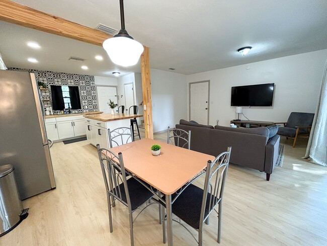 Foto del edificio - 1058 SW 6th Dr