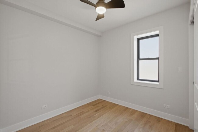 Foto del edificio - 2237 N Bissell St