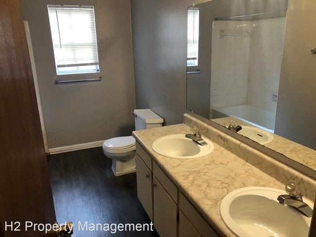 Building Photo - 2440 Ramblewood Ct