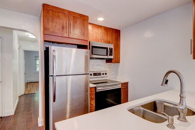 Building Photo - 941 Magenta Street