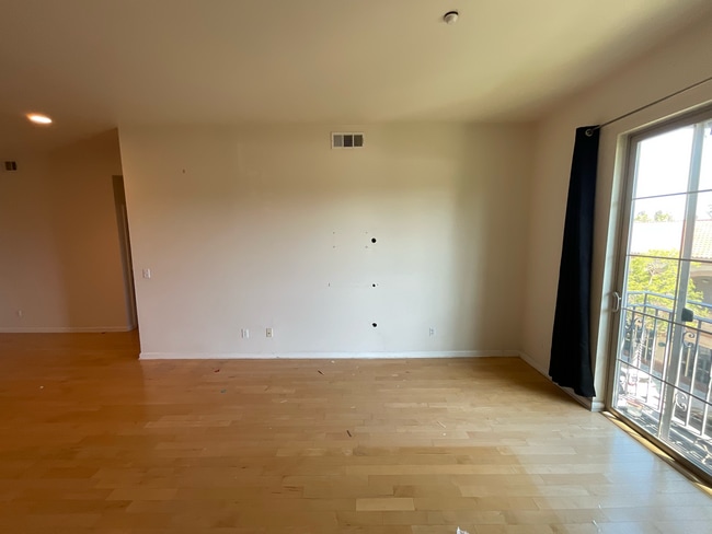Building Photo - Cozy 2 bedroom & 2 bath condo