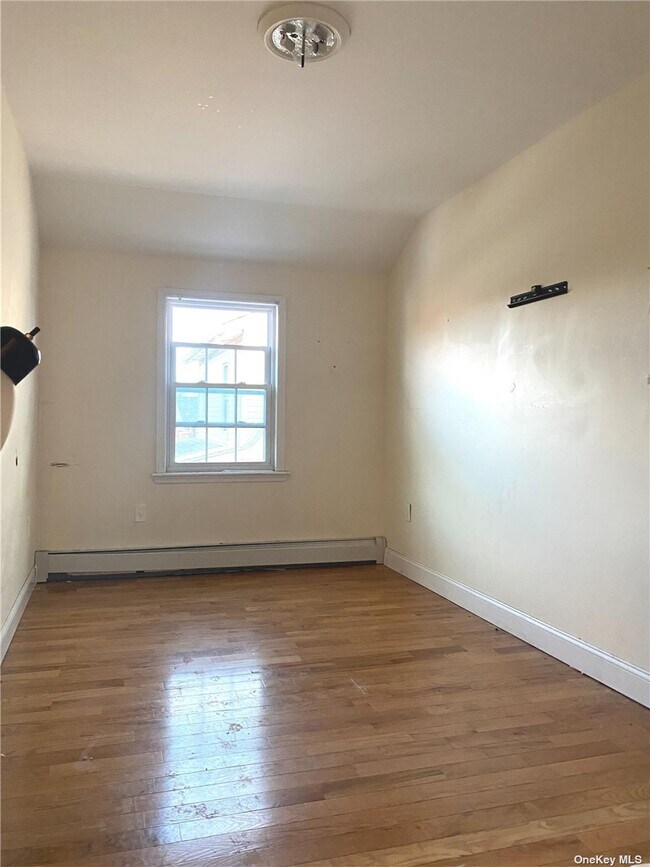 Foto del edificio - 131-37 Mathewson Ct