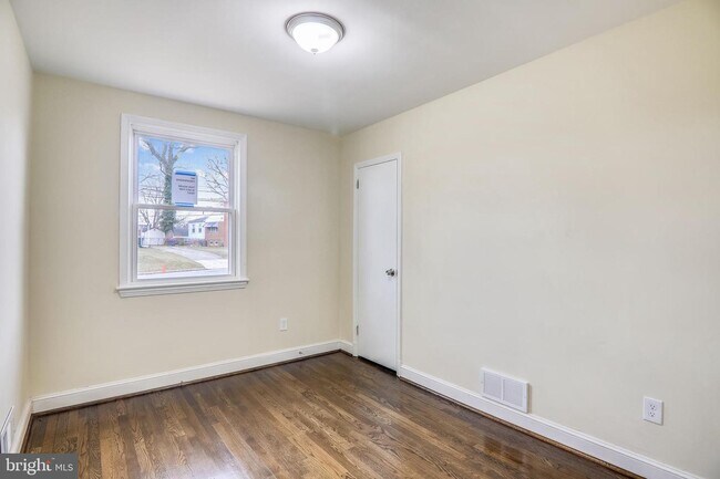 Building Photo - 2906 Fairlawn St