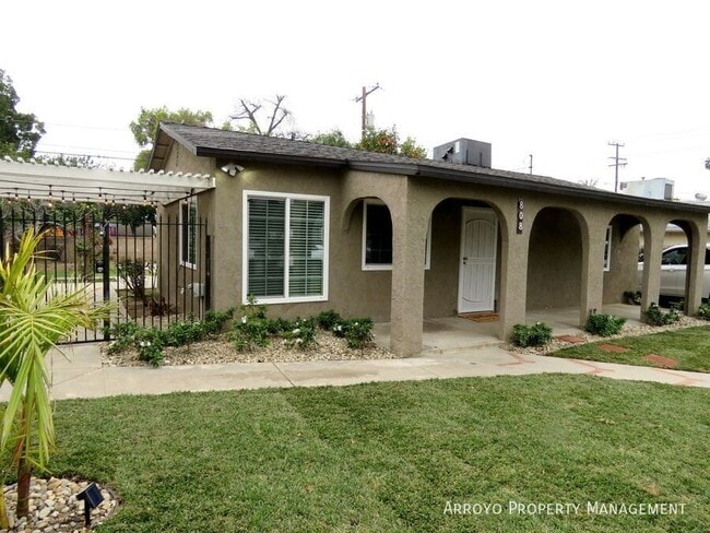 Building Photo - 808 Beckville St