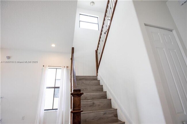 Foto del edificio - 3492 NW 82nd Dr