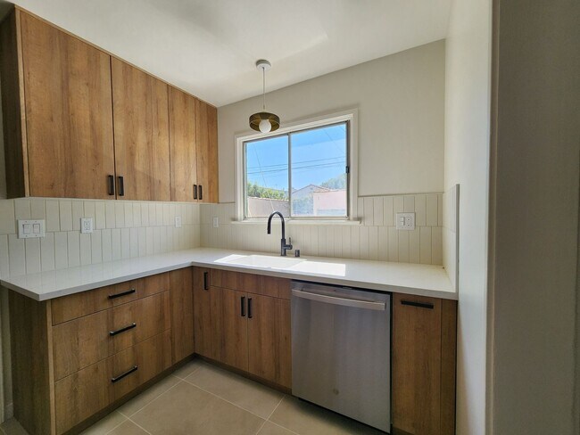 Foto del edificio - 337 N Gardner St
