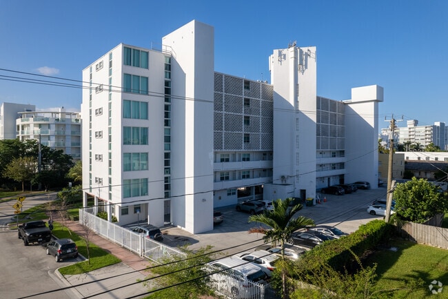 Building Photo - Vernon Arms Apartments