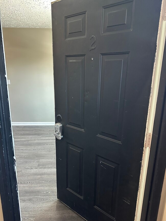 Building Photo - 320 Clintonville Rd