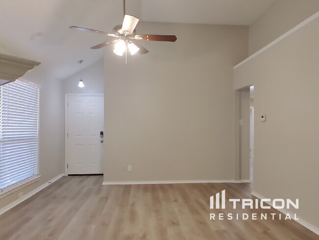 Foto del edificio - 906 Sylvan Creek Dr