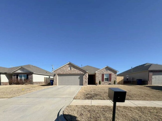 Building Photo - 3BD/2BTH Home Minutes from Lake El Reno!