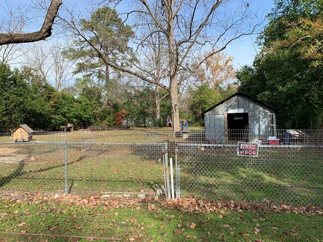 Foto del edificio - 2 bedroom, 1 bathroom cottage with large b...